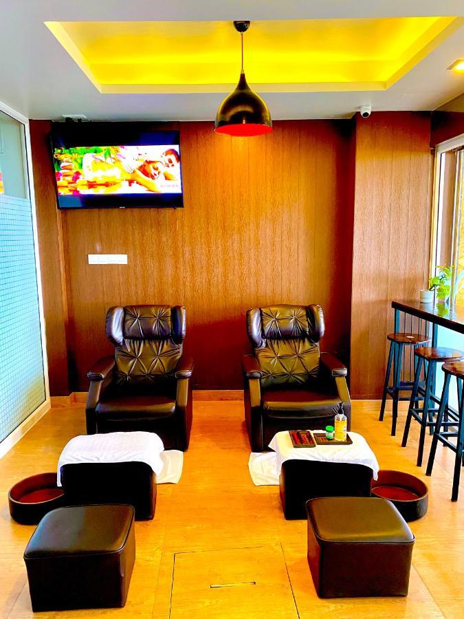 Beach Breeze And Spa Hulhumale Exterior photo