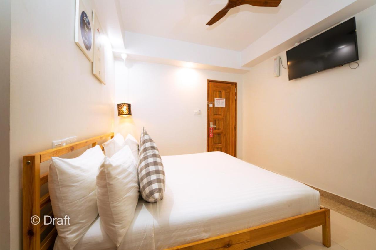 Beach Breeze And Spa Hulhumale Exterior photo